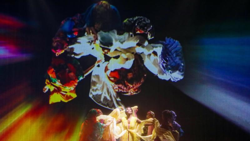 Szenenbild aus dem Musical "Wüstenblume" bei der Fotoprobe im Stadttheater St. Gallen. Szenenbild aus dem Musical "Wüstenblume" bei der Fotoprobe im Stadttheater St. Gallen.