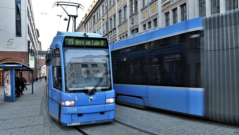 Die MVG empfiehlt Fahrgästen, sich rechtzeitig vor Abfahrt über geänderte Linienführungen und gegebenenfalls entfallende oder verlegte Haltestellen zu informieren.
