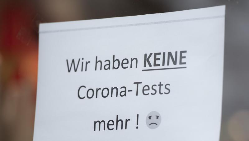 Sogar die Corona-Tests werden langsam knapp - zumindest in dieser Apotheke in Potsdam.
