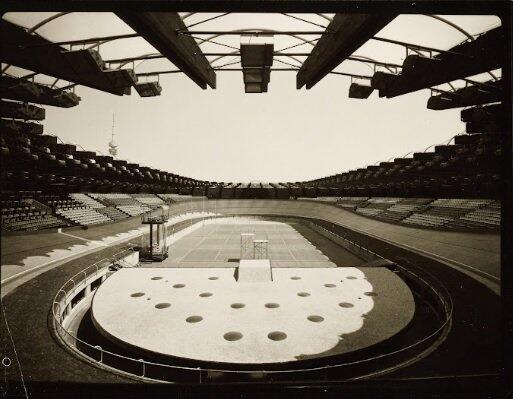 1972: Ein architektonisches Juwel war das Radstadion, das nach wechselnden Nutzungen 2014/2015 abgerissen wurde.