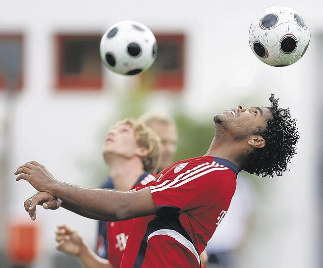 Da fliegen die schwarzen Locken: Breno (r.), Bayerns Supertalent aus Brasilien