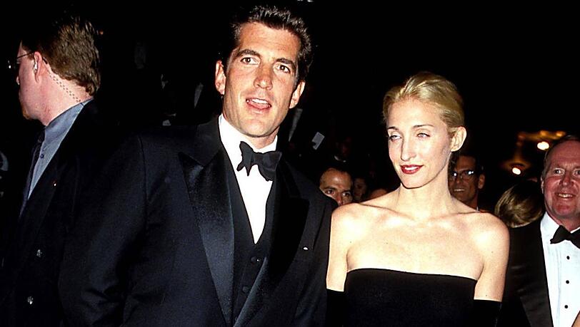 Ihre Liebe wird derzeit verfilmt: John F. Kennedy Jr und seine Frau Carolyn Bessette bei einer Veranstaltung in New York 1998.
