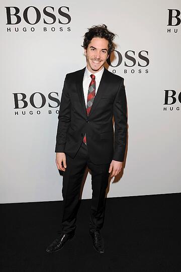 Fesch mit bunter Krawatte: Nachwuchs-Schauspieler Francois Goeske (in HUGO) bei der BOSS-Party und Vernissage "A PERSONAL TOUCH - young photo journalists at the red carpet" im Rahmen der Berlinale im BOSS Store Berlin am Mittwoch.