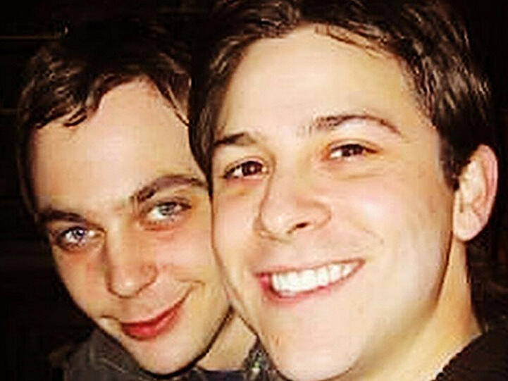 Jim Parsons (links) mit seinem Freund im Jahr 2003