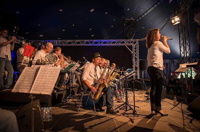 Legt heute in der Unterfahrt los: die Triad Big Band.