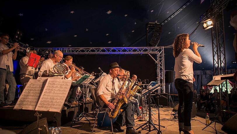 Legt heute in der Unterfahrt los: die Triad Big Band. Legt heute in der Unterfahrt los: die Triad Big Band.