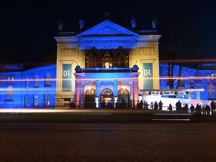 Gäste der Verleihung des Bayerischen Filmpreises am Prinzregententheater. Foto: Tobias Hase/dpa