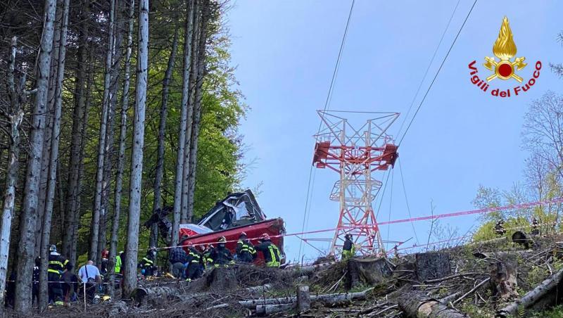 Die Seilbahn führt vom Ort Stresa auf einen Berg am Lago Maggiore. Die Seilbahn führt vom Ort Stresa auf einen Berg am Lago Maggiore.