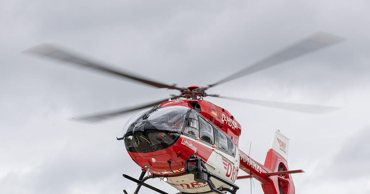 Fu-g-nger-wird-von-Auto-erfasst-und-schwer-verletzt