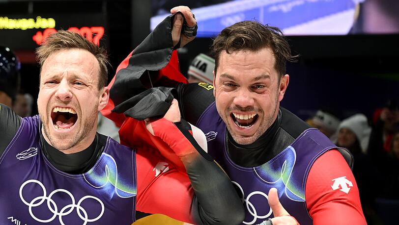 Die Rodler Tobias Arlt (l) und Tobias Wendl haben vorzeitig den Gesamtweltcup im Doppelsitzer gewonnen (Archivfoto)