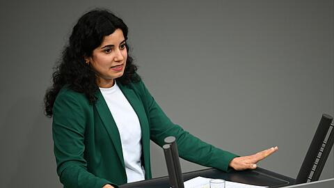 Die Gr&uuml;nen-Politikerin Misbah Khan sieht einen parteipolitischen Zusammenhang. (Archivbild)