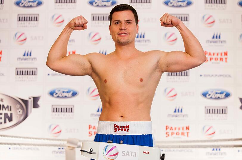 Das Adrenalin steigt, die Fäuste werden schneller und der Ton rauer: Die zehn Promiboxer fühlen sich fit für "Das große SAT.1 Promiboxen" &ndash; am Freitag um 20.15 Uhr live. Hier Jungvater Rocco Stark