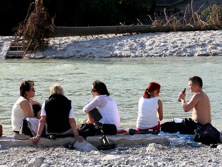 Grillen und chillen: Die schönsten Isar-Bilder von der Hitze am Wochenende