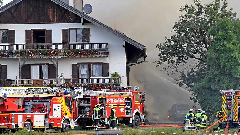 In Sonderdilching brannte am Freitag ein Bauernhof ab. Die Bilder vom Einsatz.