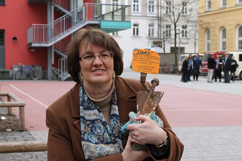 Bürgermeisterin Christine Strobl leitet die Bürgerversammlung.