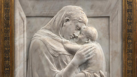 Im Marmor entfaltet Donatello Zärtlichkeit - wie etwa bei der Pazzi-Madonna (um 1422).
