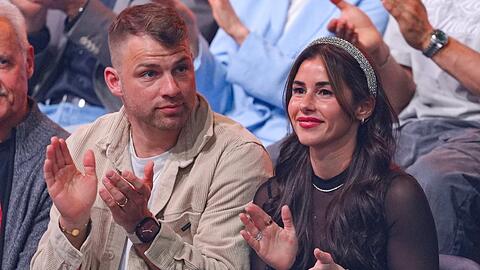 Julian und Sarah Engels sind seit 2021 verheiratet.