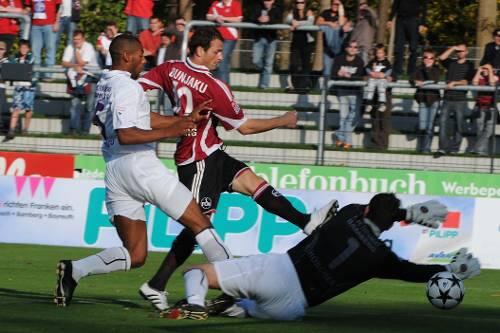 Das roch nach Schützenfest, wurde aber keines: Club-Stürmer Albert Bunjaku (Mitte) traf bereits nach drei Minuten zum 1:0 gegen Bamberg.