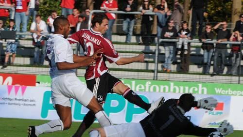 Das roch nach Schützenfest, wurde aber keines: Club-Stürmer Albert Bunjaku (Mitte) traf bereits nach drei Minuten zum 1:0 gegen Bamberg. Das roch nach Schützenfest, wurde aber keines: Club-Stürmer Albert Bunjaku (Mitte) traf bereits nach drei Minuten zum 1:0 gegen Bamberg.