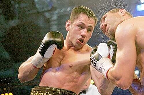 Felix Sturm, hier links bei seinem letzten Kampf gegen den Armenier Khoren Gevor, tritt nach 14 Monaten wieder in den Ring.