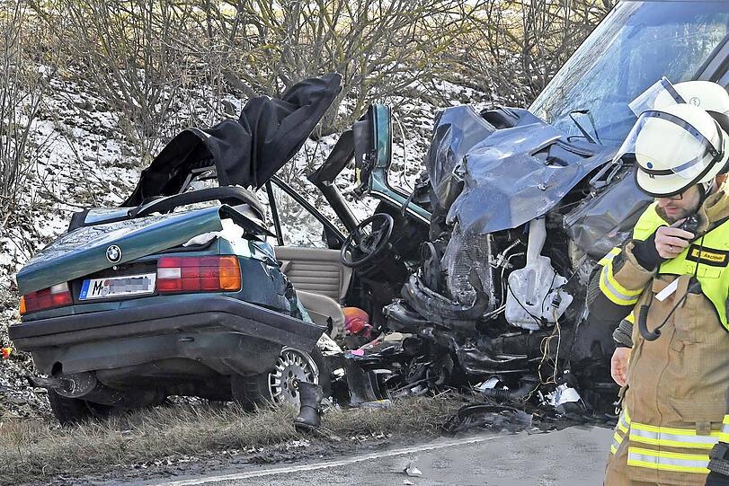 Schreckliche Bilder: Bei dem Horror-Unfall in Aschheim kammen zwei Menschen ums Leben.