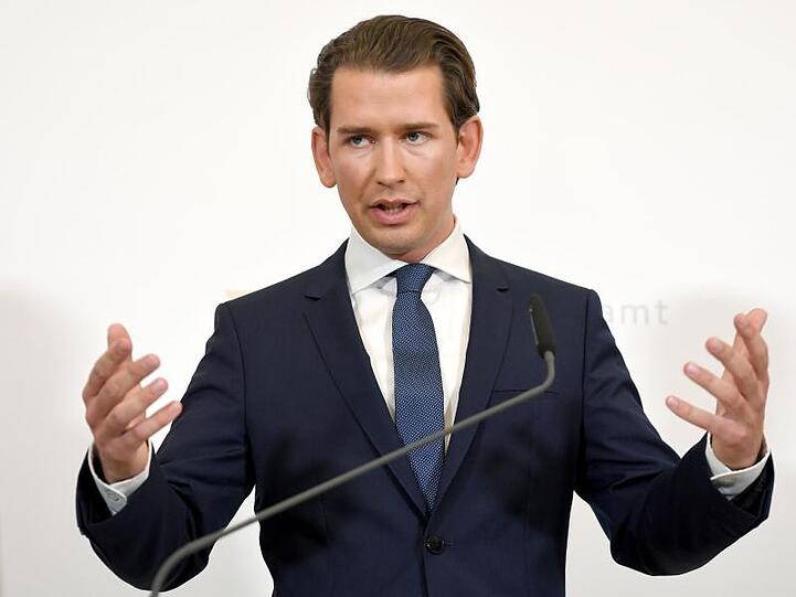 Bundeskanzler Sebastian Kurz spricht bei einer Pressekonferenz in Wien. Österreich steckt in einer tiefen politischen Krise.