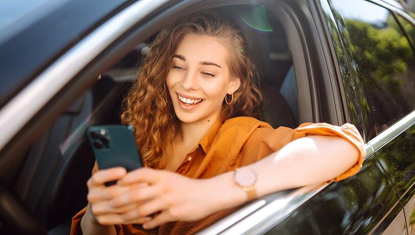 Wer eine Tank-App nutzt, kann oft bares Geld an der Tankstelle sparen. Wer eine Tank-App nutzt, kann oft bares Geld an der Tankstelle sparen.