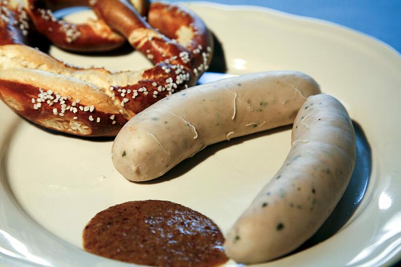 Jetz dramst vo de nackadn Weißwürscht: a) Du bist sicher sehr hungrig b) Du bist echt kreativ. c) Du spinnst wohl.
