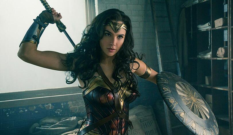 "Wonder Woman" mit Gal Gadot war nicht nur einer der erfolgreichsten Filme des Sommers, sondern wurde auch zum Symbol für starke Frauen vor und hinter der Kamera. Allerdings nicht für alle ...