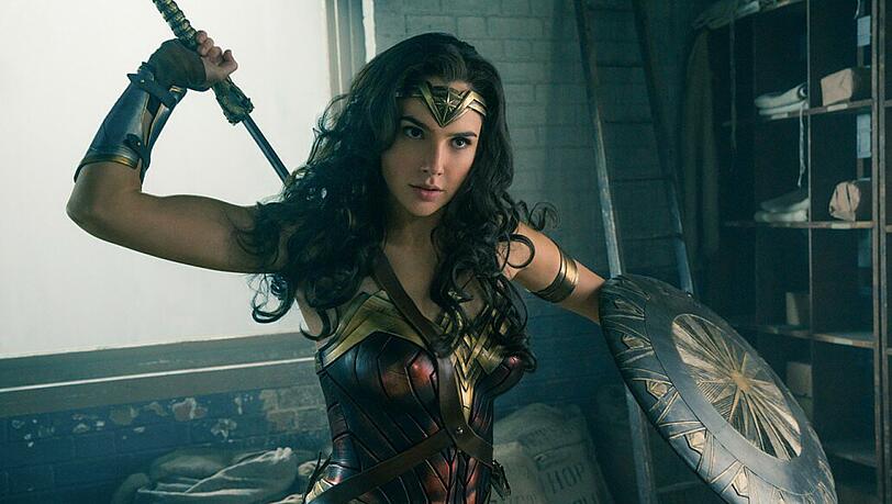 "Wonder Woman" mit Gal Gadot war nicht nur einer der erfolgreichsten Filme des Sommers, sondern wurde auch zum Symbol für starke Frauen vor und hinter der Kamera. Allerdings nicht für alle ...