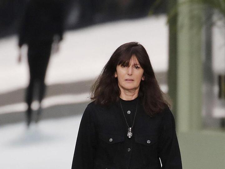 Virginie Viard - ganz in Schwarz.
