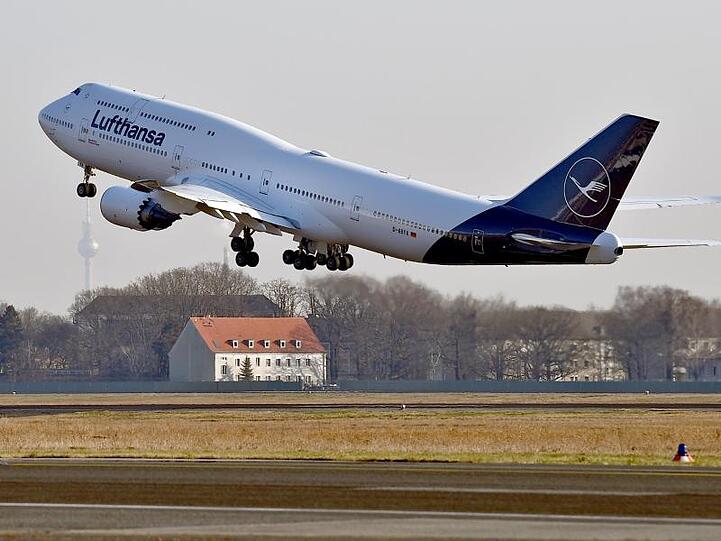 Die Fluggesellschaft Lufthansa hat im ersten Quartal 2019 belastet von hohen Treibstoffkosten und Überkapazitäten hohe Verluste eingefahren.