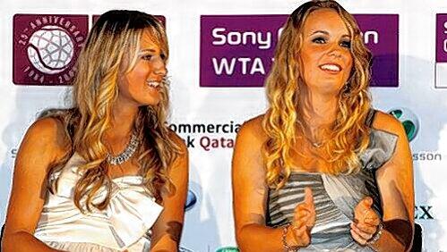 Glamour Girl unter Verdacht: Caroline Wozniacki (rechts), hier mit der weißrussischen Profi-Spielerin Victoria Azarenka bei der Auslosung zur Tennis-WM. Glamour Girl unter Verdacht: Caroline Wozniacki (rechts), hier mit der weißrussischen Profi-Spielerin Victoria Azarenka bei der Auslosung zur Tennis-WM.