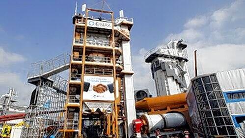 Eine 30 Meter hohe Asphaltmischanlage der türkischen Firma E-Mak. Eine 30 Meter hohe Asphaltmischanlage der türkischen Firma E-Mak.