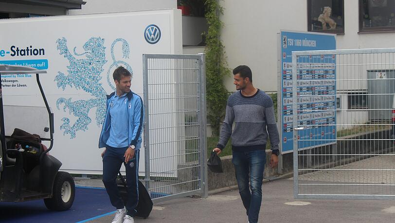 Getrennte Wege: Gary Kagelmacher fährt mit nach Nürnberg, dritter Torwart Michael Netolitzky muss zuhause bleiben. Getrennte Wege: Gary Kagelmacher fährt mit nach Nürnberg, dritter Torwart Michael Netolitzky muss zuhause bleiben.