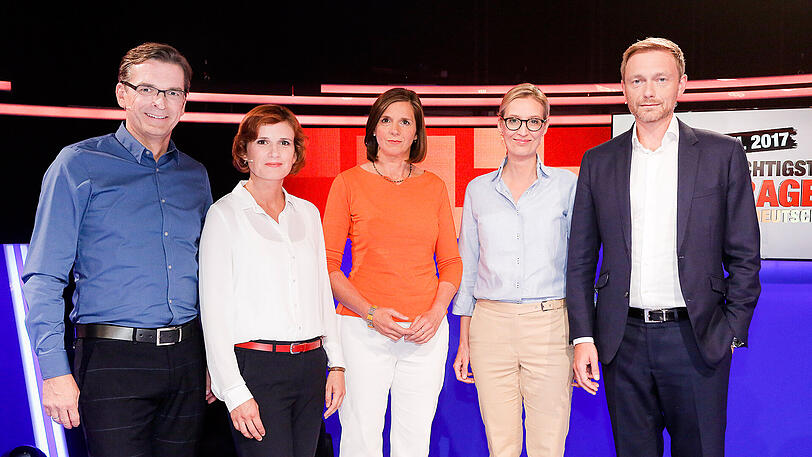 Moderator Claus Strunz , Linke-Chefin Katja Kipping, Grünen-Spitzenkandidatin Katrin Göring-Eckardt, AfD-Spitzenkandidatin Alice Weidel und FDP-Chef Christian Lindner (v.l.).