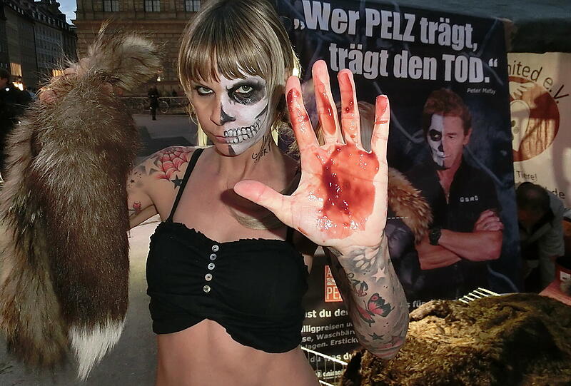Vor kurzem ging auch das Model Sandy P. Peng mit anderen Tierschützern in München gegen Pelzmode auf die Straße.