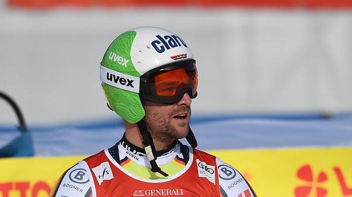 Dominik Schwaiger aus Deutschland steht nach dem Trainingslauf im Ziel.