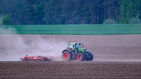 Der trockene Boden ist ein echtes Problem f&uuml;r Landwirte. In den vergangenen Wochen hat es in Bayern viel zu wenig geregnet. (Illustration)