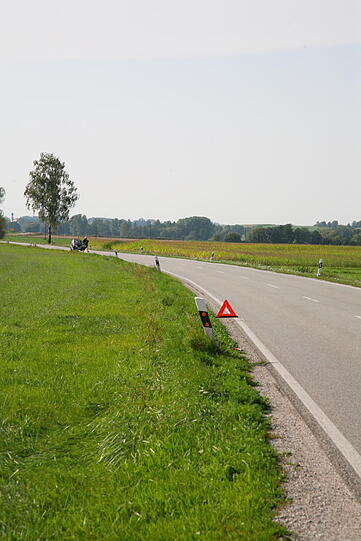 Bei der Einfahrt auf die Istentalstraße übersieht eine Autofahrerin einen Lkw und rammt ihn. Verletzt wird glücklicherweise niemand.