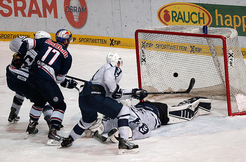 Im Januar 2016 spielten die Hamburg Freezers gegen den EHC München.