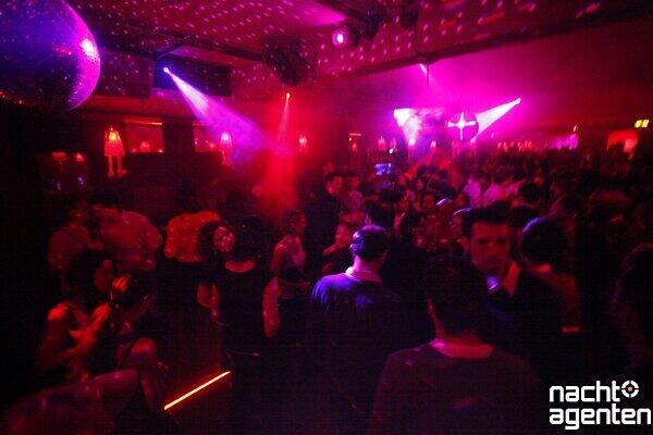 Clubbing in der 089 Bar am Maximiliansplatz.