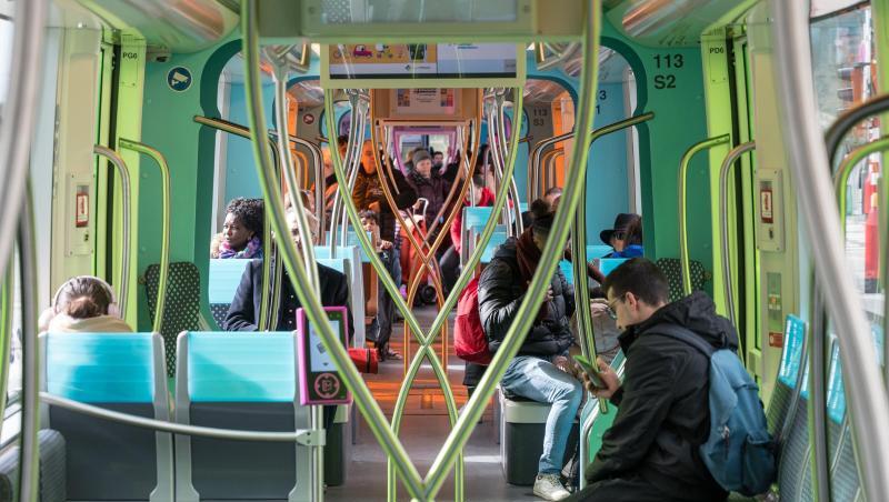 Fahrgäste in einer Tram: In Luxemburg ist ab sofort der öffentliche Personennahverkehr kostenlos. Fahrgäste in einer Tram: In Luxemburg ist ab sofort der öffentliche Personennahverkehr kostenlos.