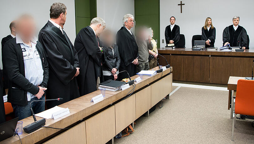 Die Angeklagten sind mutmaßliche Mitglieder der rechtsextremen Terrorgruppe "Oldschool Society". (Archivbild) Die Angeklagten sind mutmaßliche Mitglieder der rechtsextremen Terrorgruppe "Oldschool Society". (Archivbild)