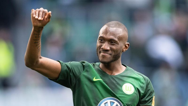 Wolfsburgs Josuha Guilavogui winkt nach dem Spiel. Foto: Swen Pförtner/Archivbild Wolfsburgs Josuha Guilavogui winkt nach dem Spiel. Foto: Swen Pförtner/Archivbild
