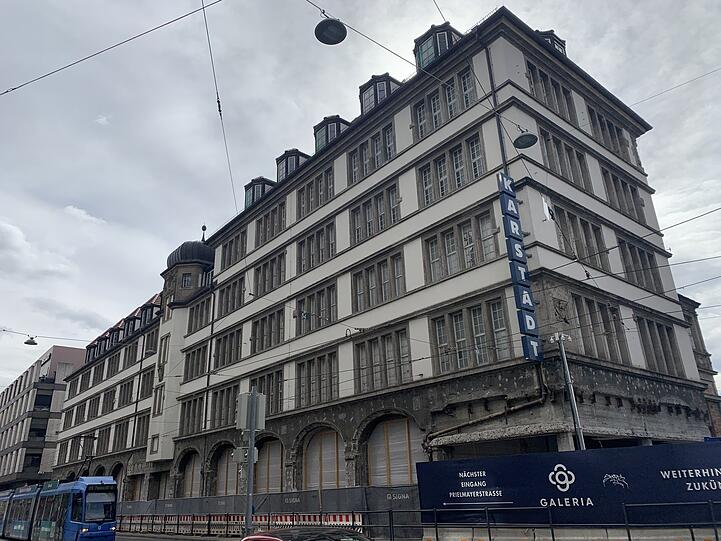 Sieben frühere Karstadt-Mitarbeiter könnten demnächst bei der Verkehrsüberwachung arbeiten. Derzeit laufen Bewerbungsgespräche.