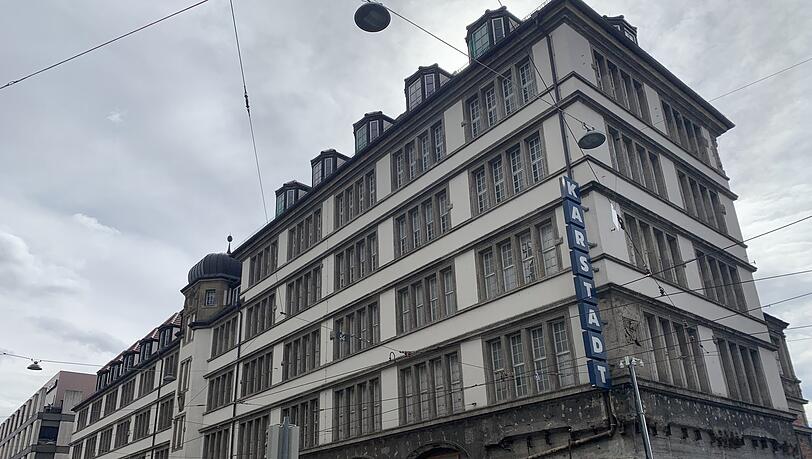 Sieben frühere Karstadt-Mitarbeiter könnten demnächst bei der Verkehrsüberwachung arbeiten. Derzeit laufen Bewerbungsgespräche. Sieben frühere Karstadt-Mitarbeiter könnten demnächst bei der Verkehrsüberwachung arbeiten. Derzeit laufen Bewerbungsgespräche.