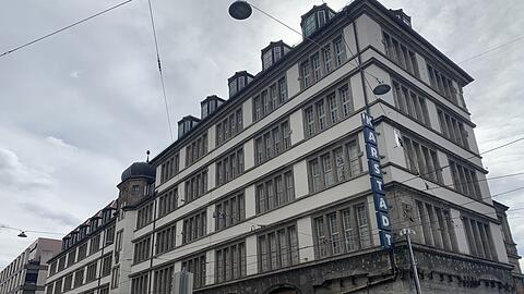 Sieben frühere Karstadt-Mitarbeiter könnten demnächst bei der Verkehrsüberwachung arbeiten. Derzeit laufen Bewerbungsgespräche.