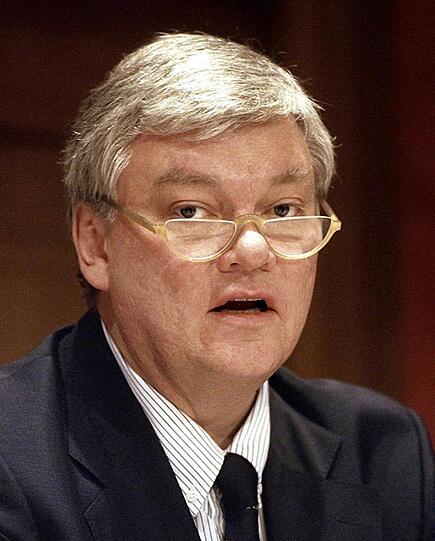 Bodo Hombach: Der VEBA-Konzern soll den Bau der Villa des
Kanzleramtsministers in Mülheim mitfinanziert haben. Bundeskanzler
Gerhard Schröder nahm den SPD-Politiker im Juli 1999 aus der
Schusslinie, indem er dafür sorgte, dass Hombach
EU-Sonderbeauftragter für den Wiederaufbau auf dem Balkan wurde.