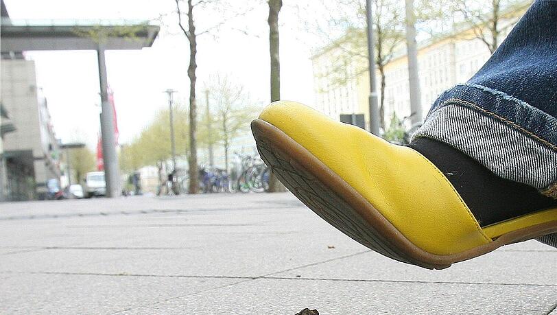 Gleich wird's eklig! In München räumen aber immer mehr Halter den Dreck ihres Hundes weg. Gleich wird's eklig! In München räumen aber immer mehr Halter den Dreck ihres Hundes weg.